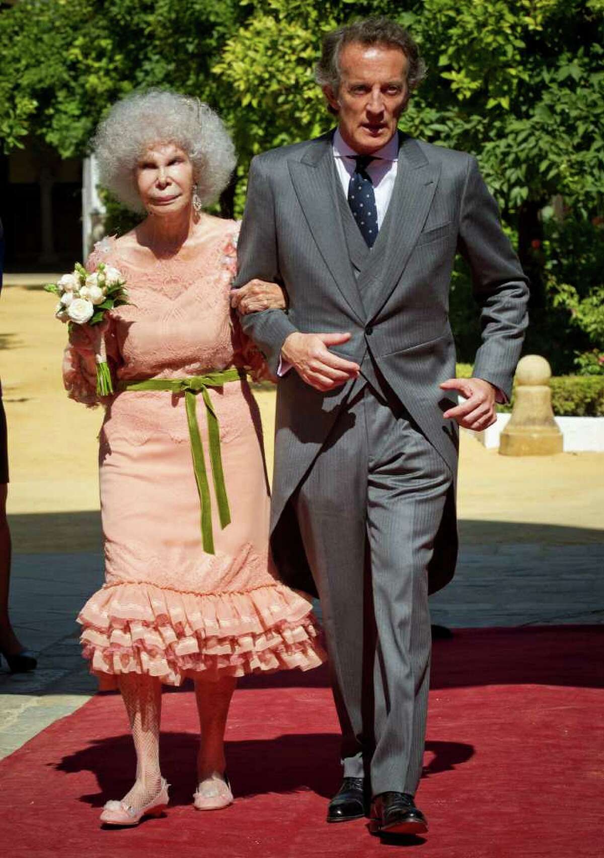 Rich Spanish duchess weds for third time at age 85