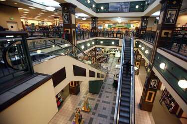 vans store u village