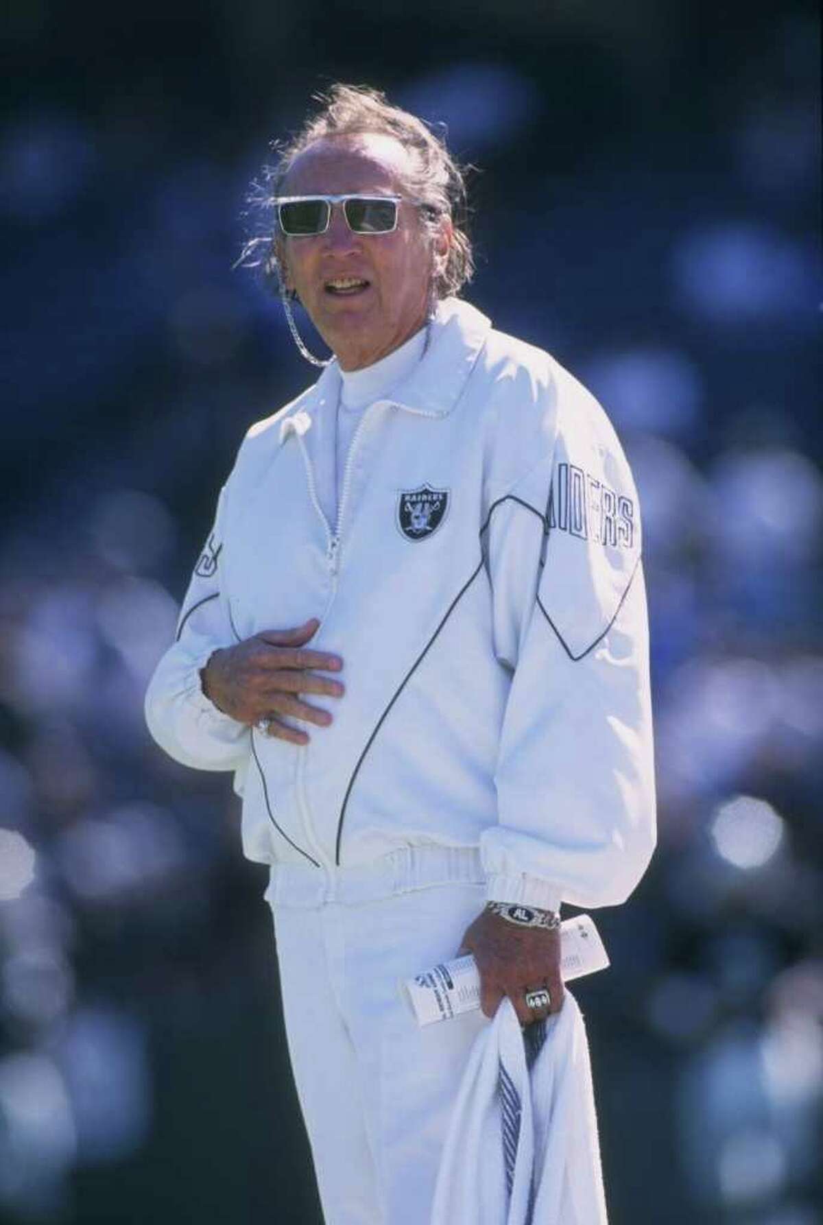 Al Davis, Renegade Raider Who Remade Pro Football, Dies at 82