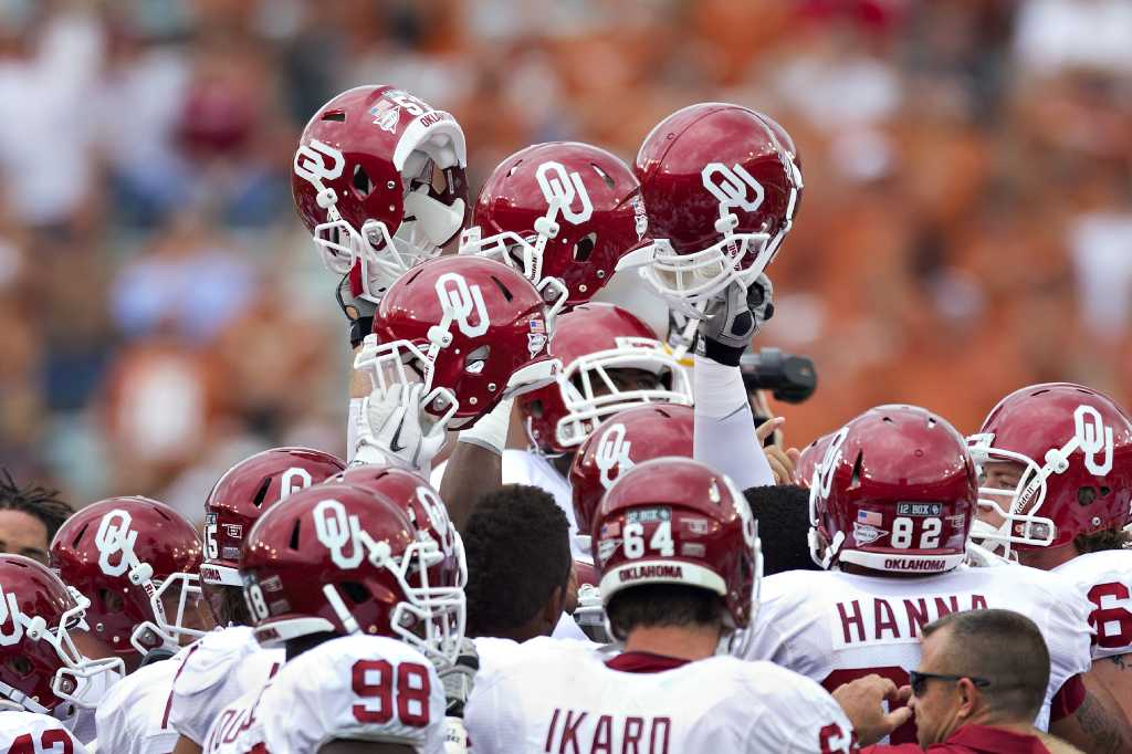 Oklahoma Sooners Demontre Hurst (19) in action during a game