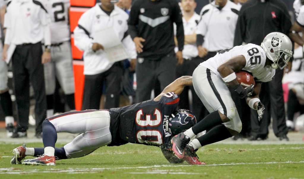 Houston Texans tight end Joel Dreessen (#85) runs past San Diego