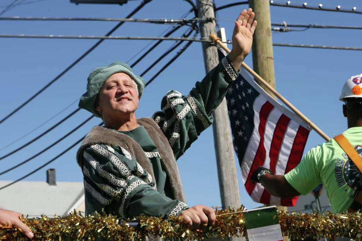 America, Italy celebrated in Bridgeport's Columbus Day parade