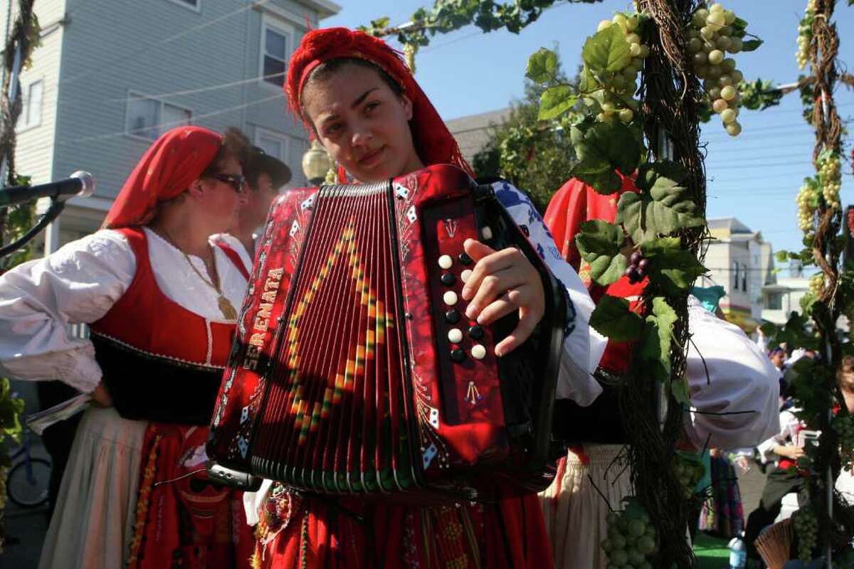 America, Italy celebrated in Bridgeport's Columbus Day parade