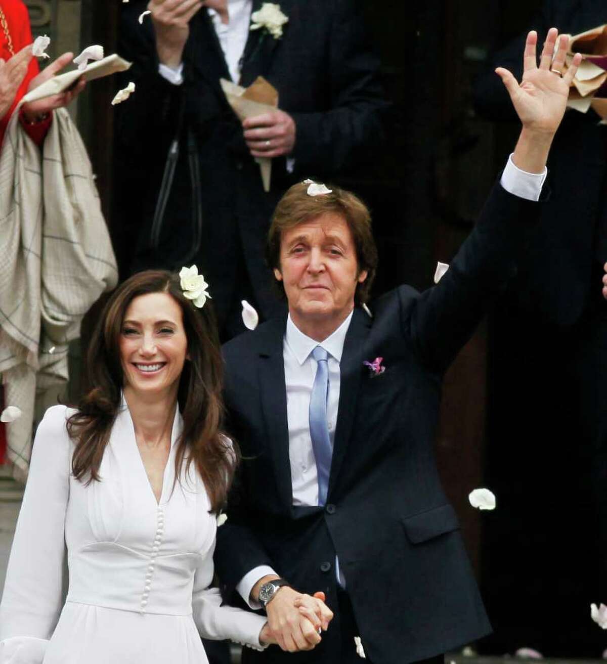 Paul McCartney weds in nostalgia-filled ceremony