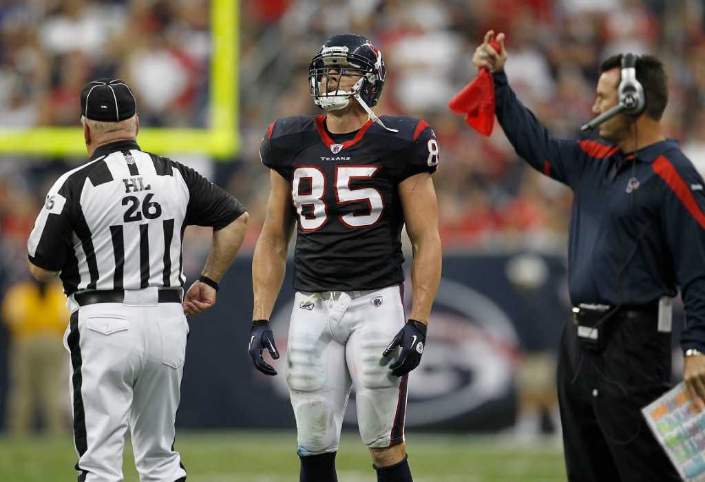 Houston Texans tight end Joel Dreessen (#85) runs past San Diego