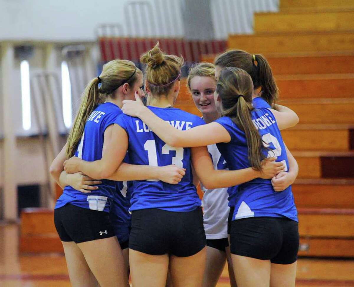 Greenwich volleyball team upends Ludlowe, 30