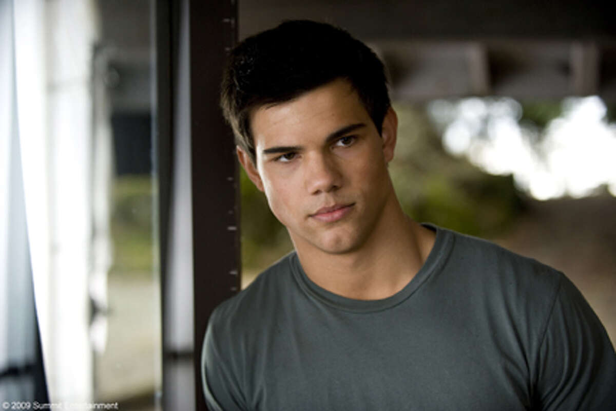 (L-R) Taylor Lautner as Jacob in "The Twilight Saga: New Moon."