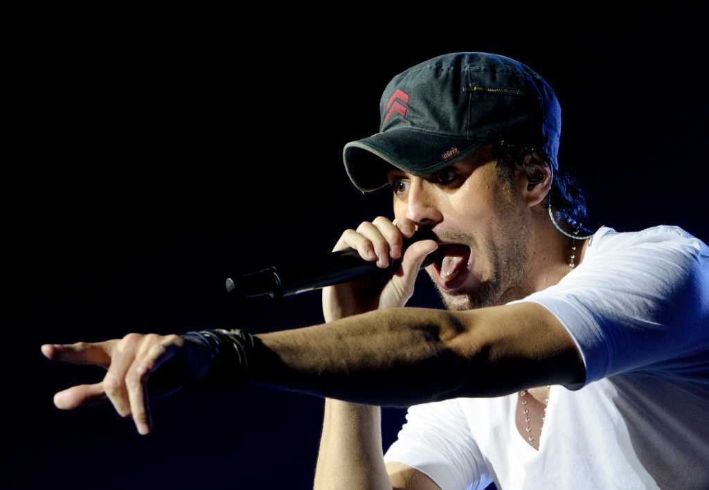 Энрике иглесиас were. Энрике Иглесиас клипы. Энрике Иглесиас байламос. Enrique Iglesias i'm a Freak. Enrique Iglesias i am Freak.