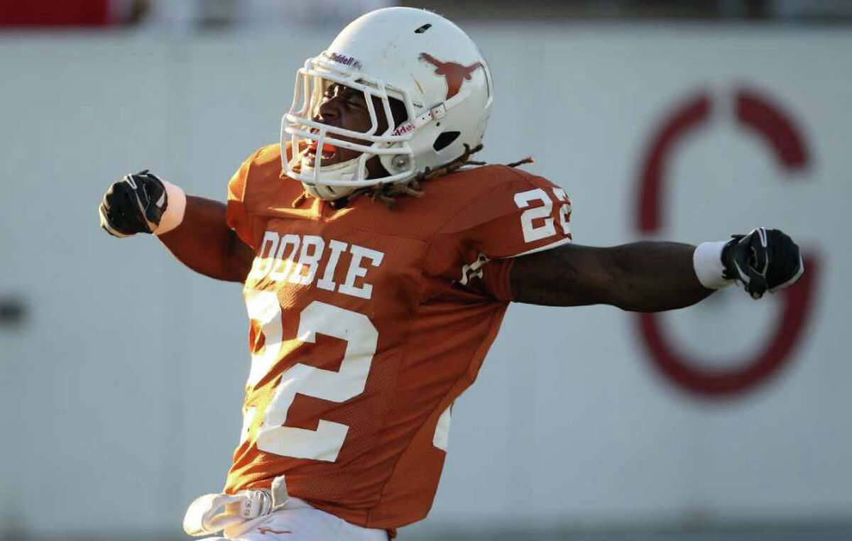 Dobie outguns Pasadena Memorial 4937