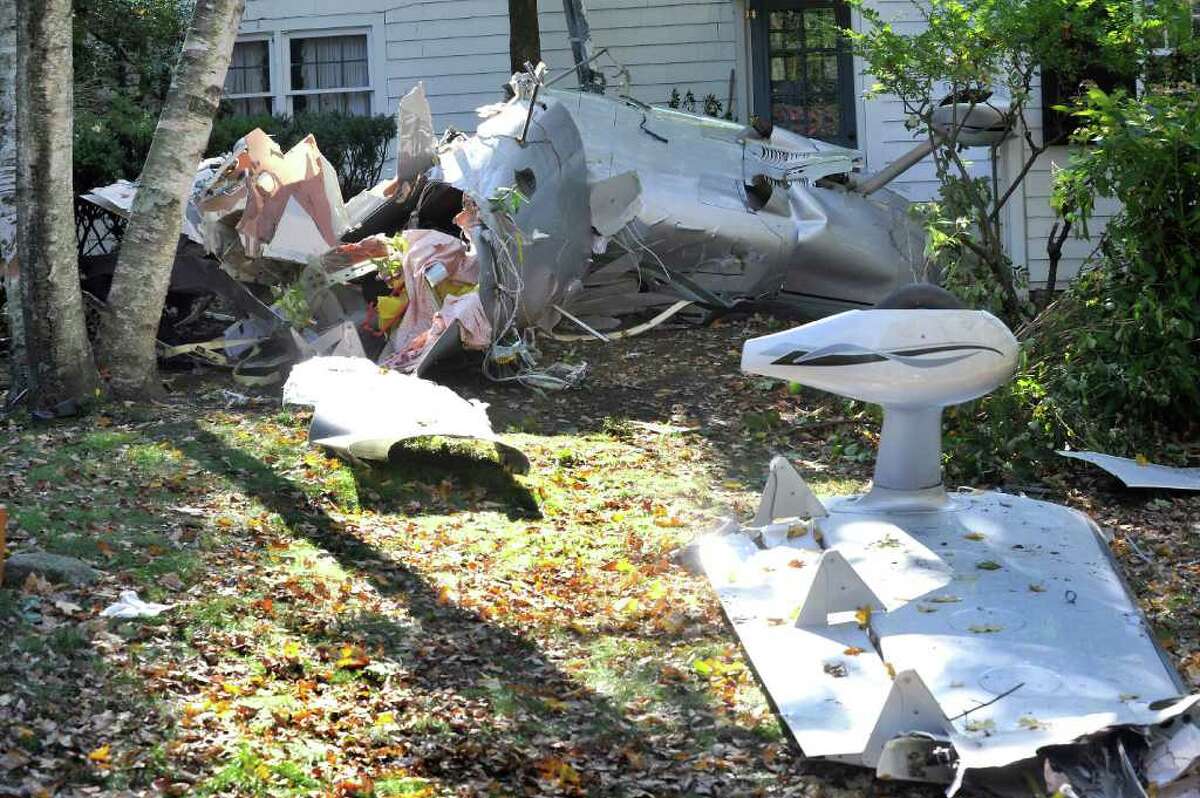 clues-sought-in-fatal-danbury-plane-crash