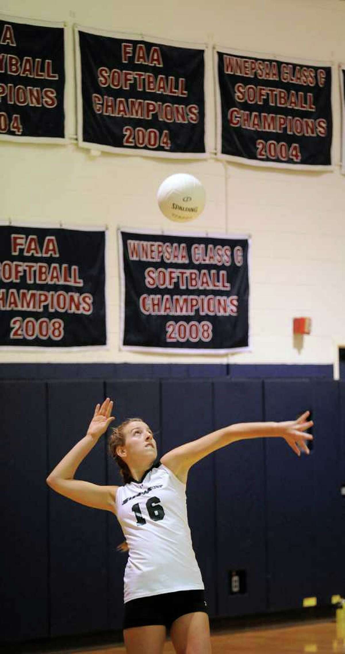 Sacred Heart volleyball sweeps King