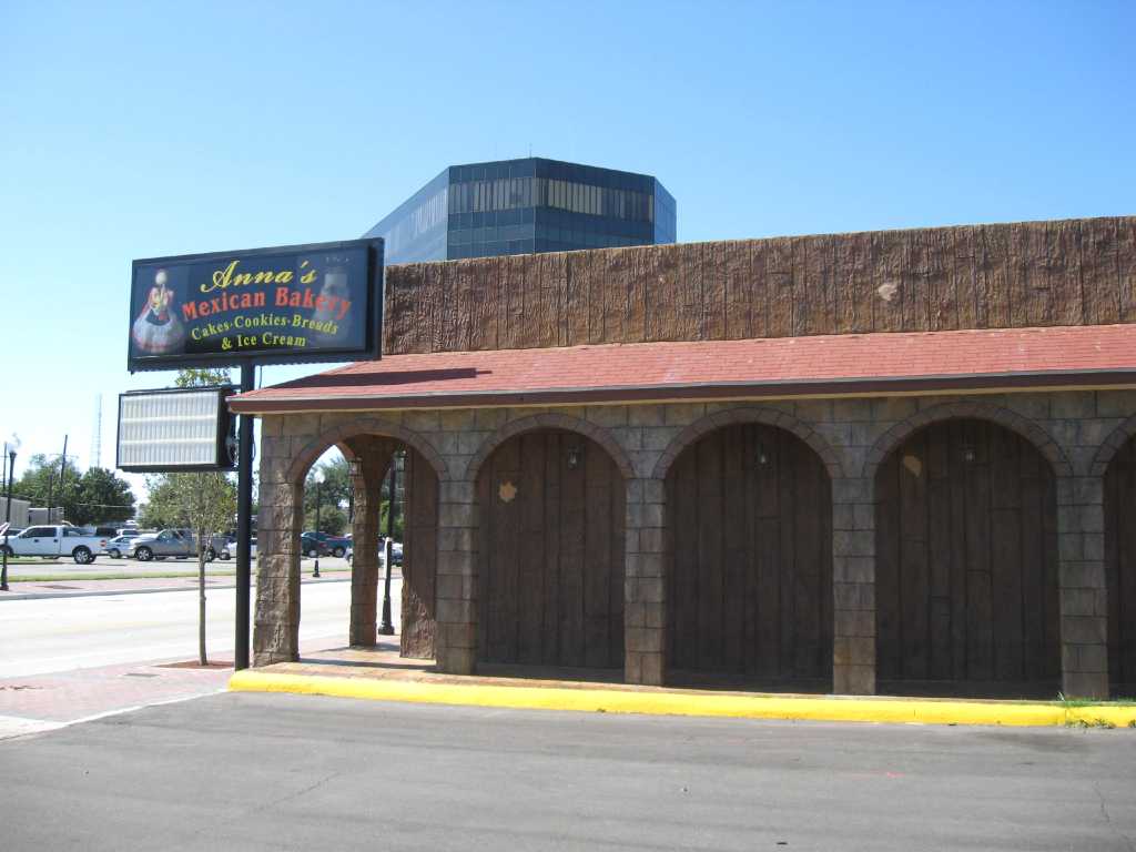 Beaumont Mexican bakery opens after years of delays
