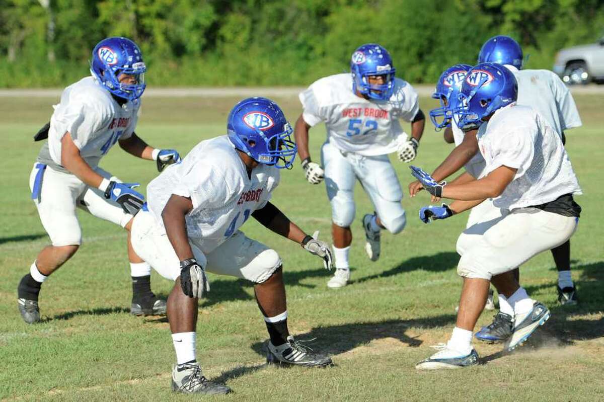 Bruins linebackers Glendale Comeaux, left, Taylor Guillory, center, and Khadeem Charles, right, work together on covering the run during practice on Wednesday, October 5, 2011. Valentino Mauricio/The Enterprise