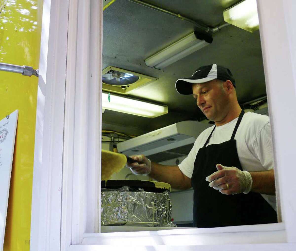 Crepes truck adds French accent to lunch downtown