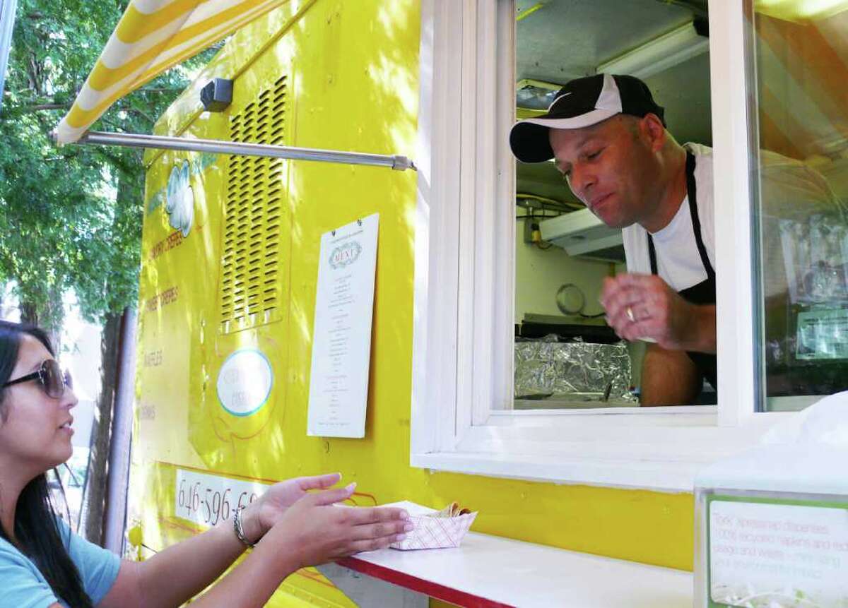 Crepes truck adds French accent to lunch downtown