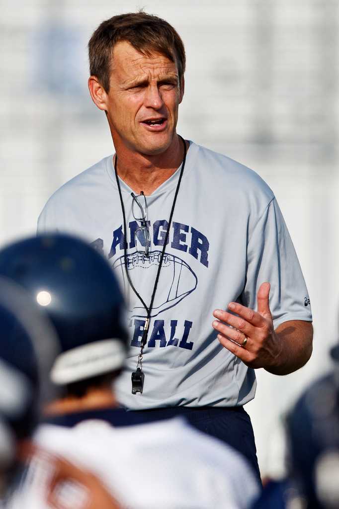 Smithson Valley outlasts Wagner for coach Larry Hill's 300th win