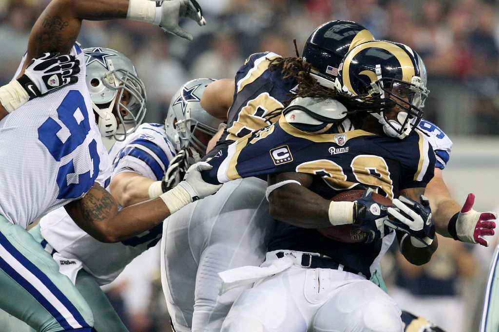 Murray rushes for record 253 yards as Cowboys top Rams 34-7