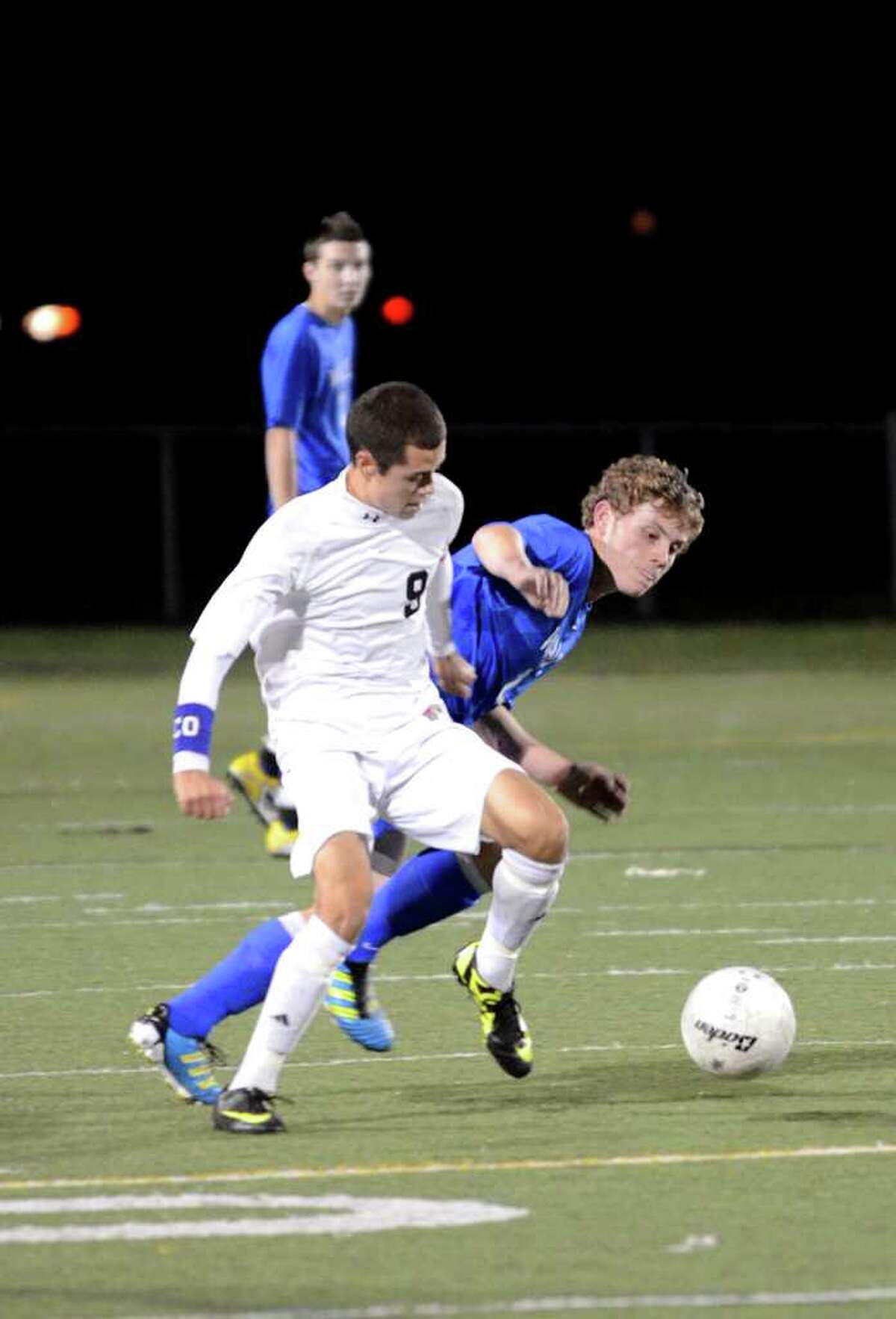 Darien's late goal ties Trumbull in boys soccer