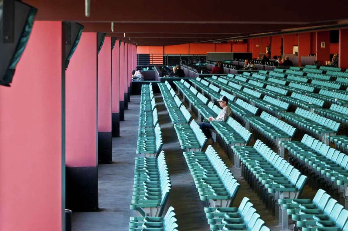 Mystery disease sickens greyhounds at La Marque track