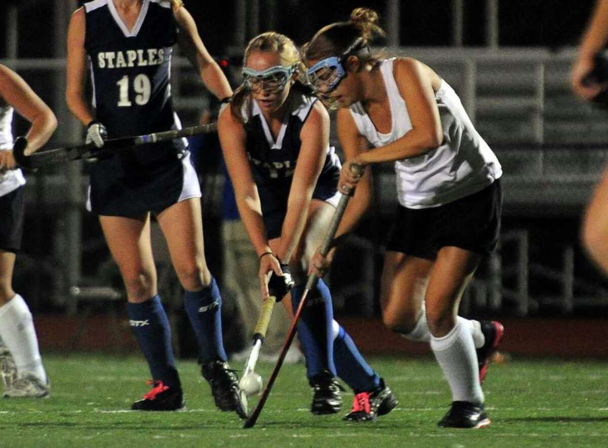 Late Warde goal leaves Staples field hockey in knots