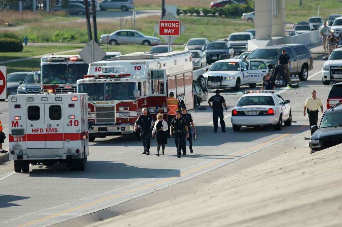 One dead in wreck on W. Sam Houston Parkway