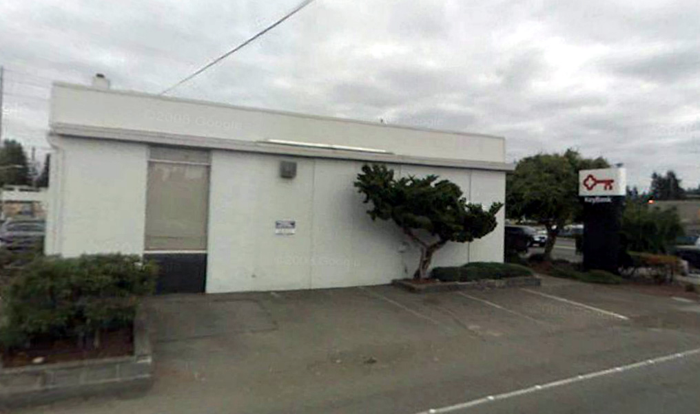 Feds Bank robber in 60s was in federal halfway house