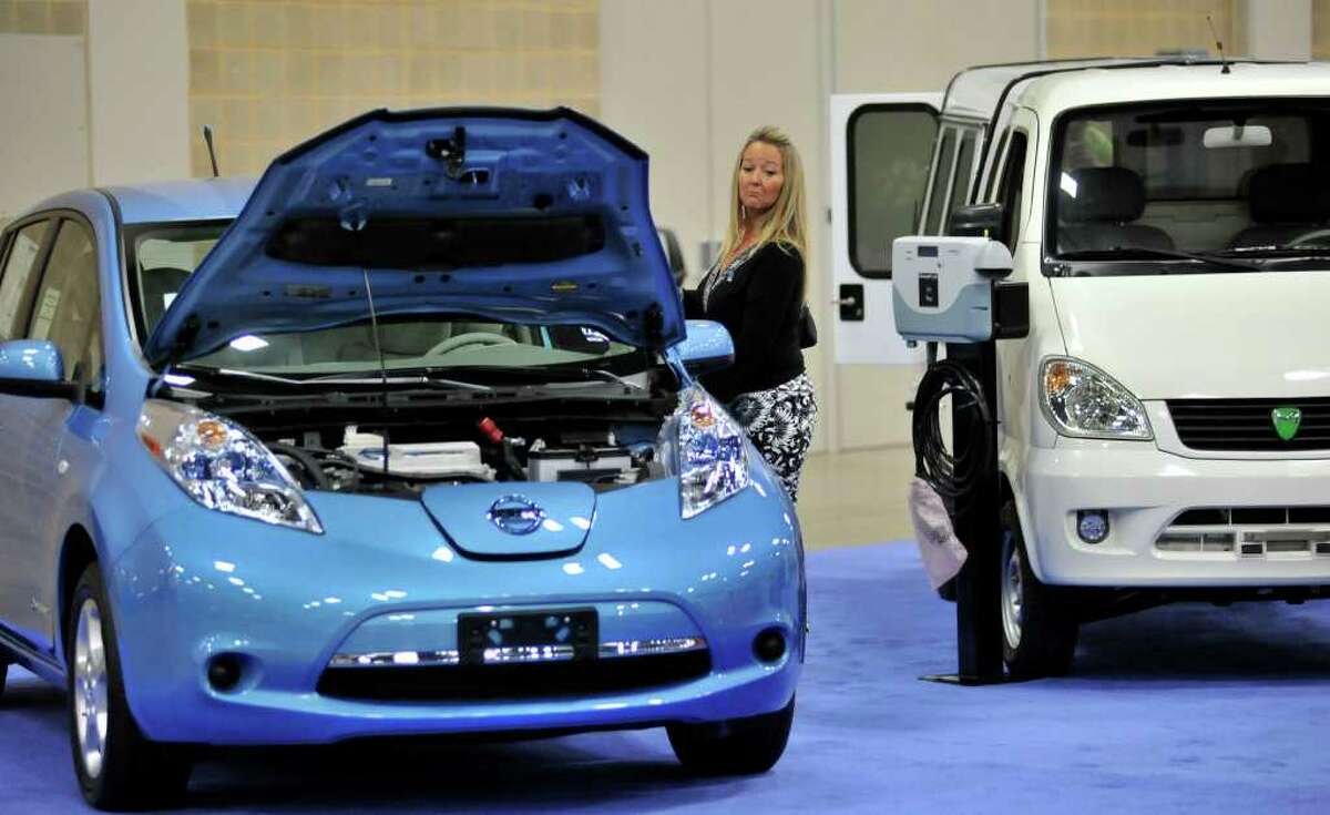 Electric vehicles take first bow at auto show