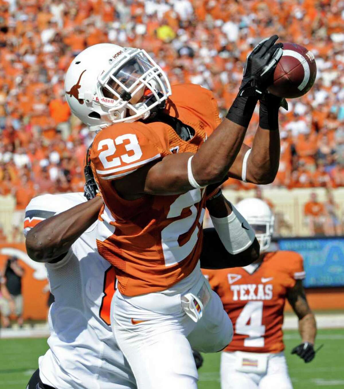 UT cornerback Carrington Byndom pulls down a pass intended for Oklahoma State’s Justin Blackmon. Upon review, however, it was ruled that Byndom came down out of bounds. MICHAEL THOMAS/ASSOCIATED PRESS