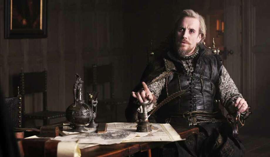 Next photo of Rhys Ifans