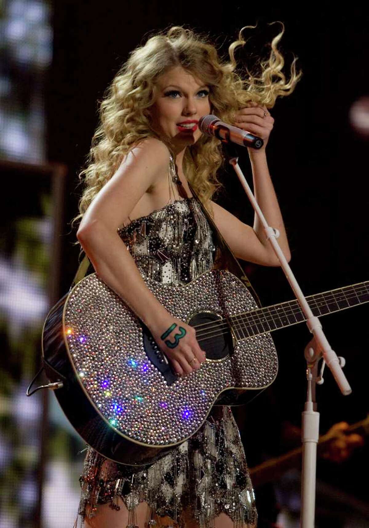 did taylor swift have a fearless tour
