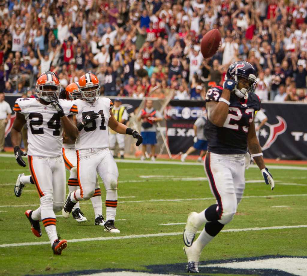 Cleveland Browns' Shawn Lauvao (66) and Houston Texans' Brian