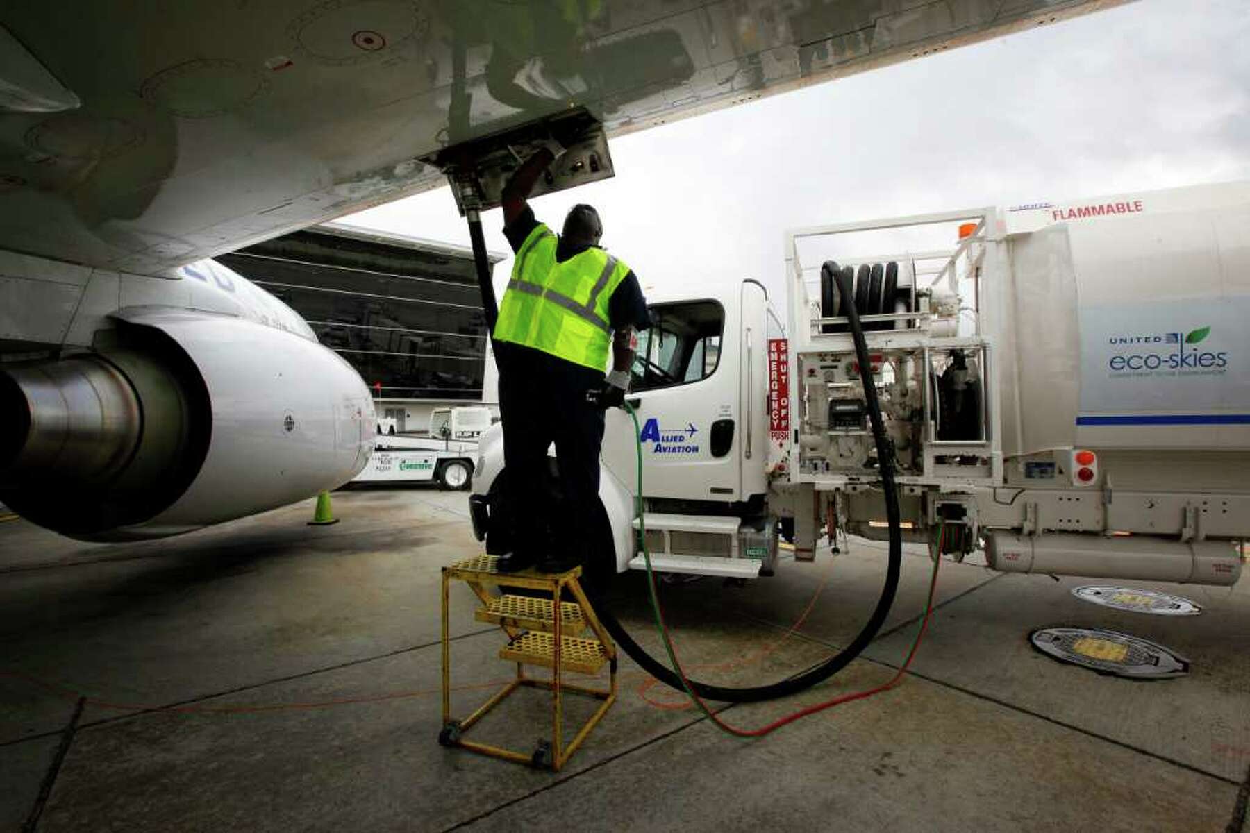 algae-helps-power-flight-to-chicago