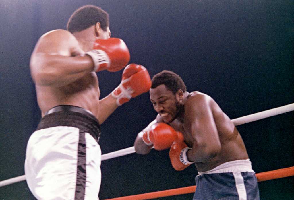 Boxing great Joe Frazier dies at 67 of cancer