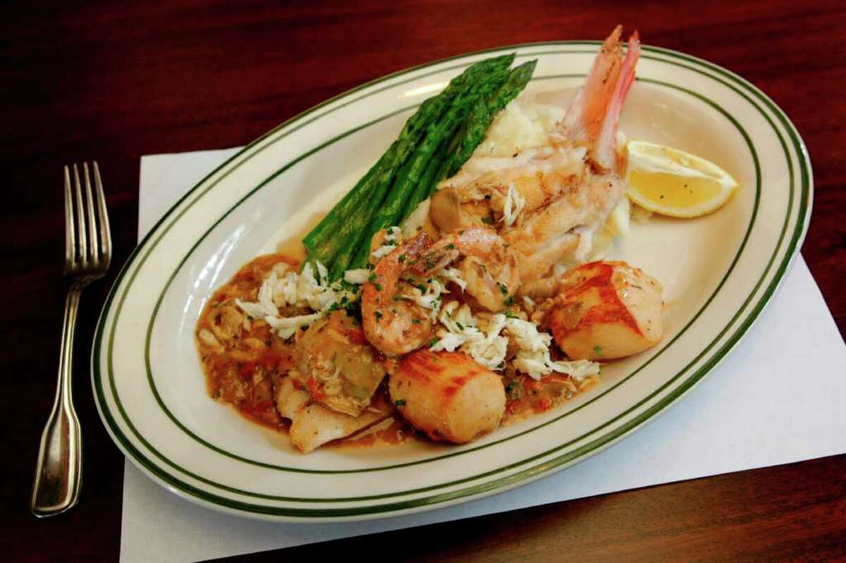 McCormick & Schmick's Seafood Restaurant Multiple Houston-area locations Date: Sunday, Nov. 10, 2019 "Current and former military members and Gold Star families will be able to choose a complimentary lunch or dinner entrée from a special menu. Veterans must provide proof of military service. No ID needed for Gold Star Family members (parents or spouse)."