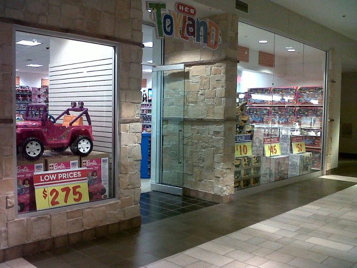 HEB opens holiday toy stores