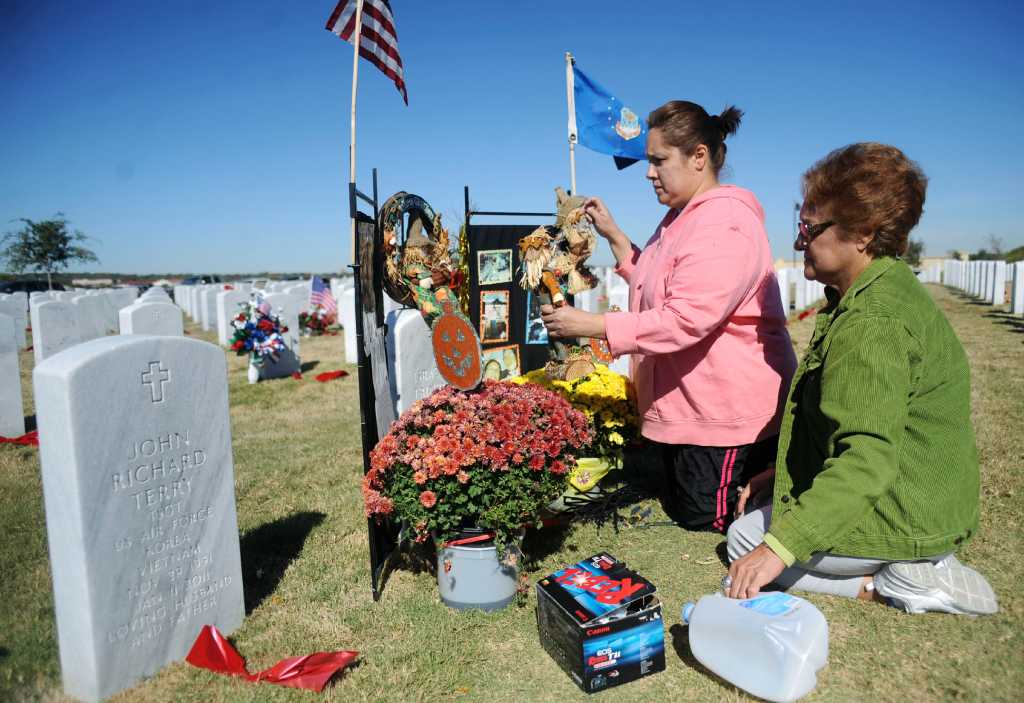 Fort Sam Cemetery Will Follow Flowers Only Rule San Antonio