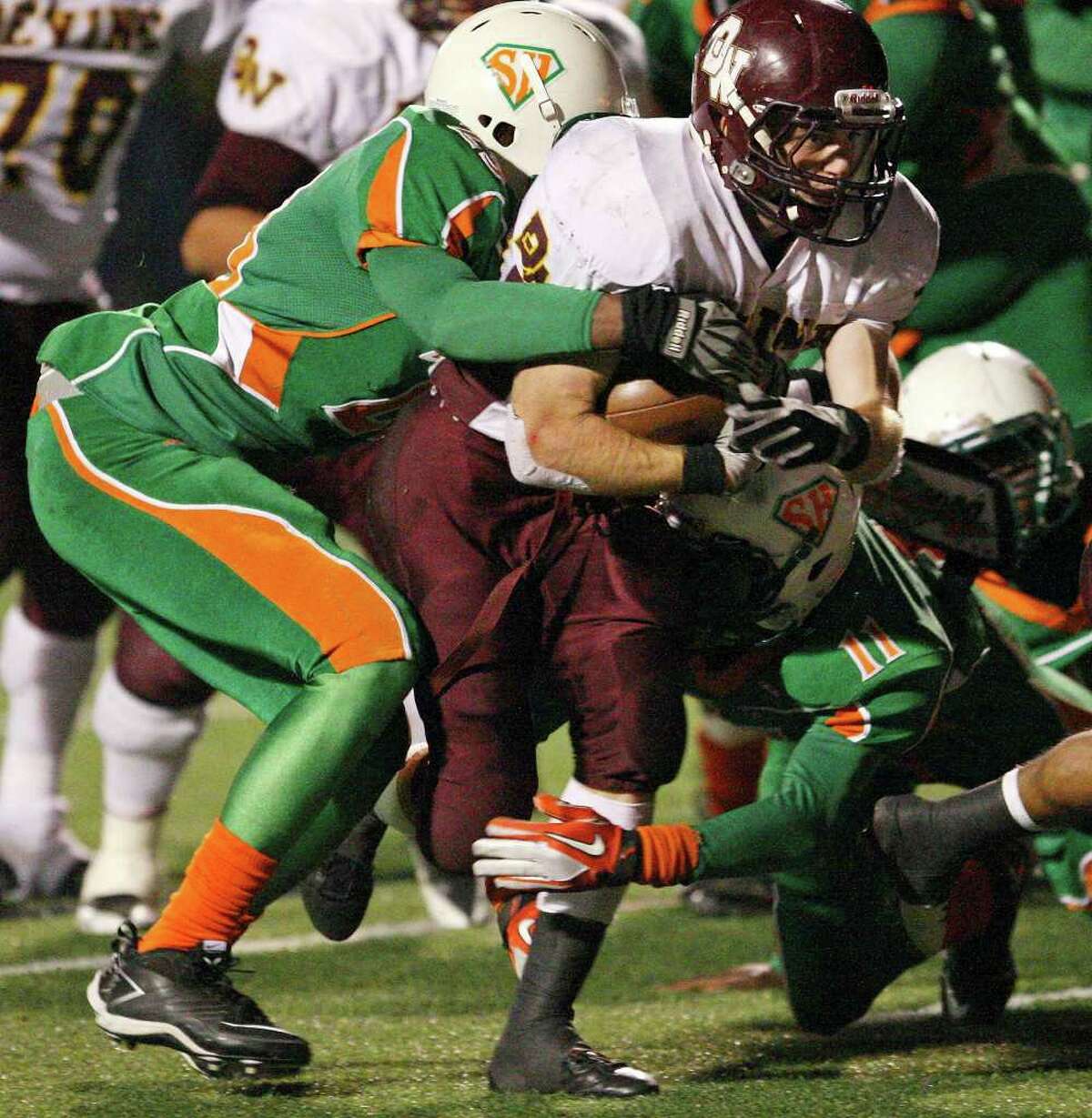 Sadler leads Devine over Sam Houston