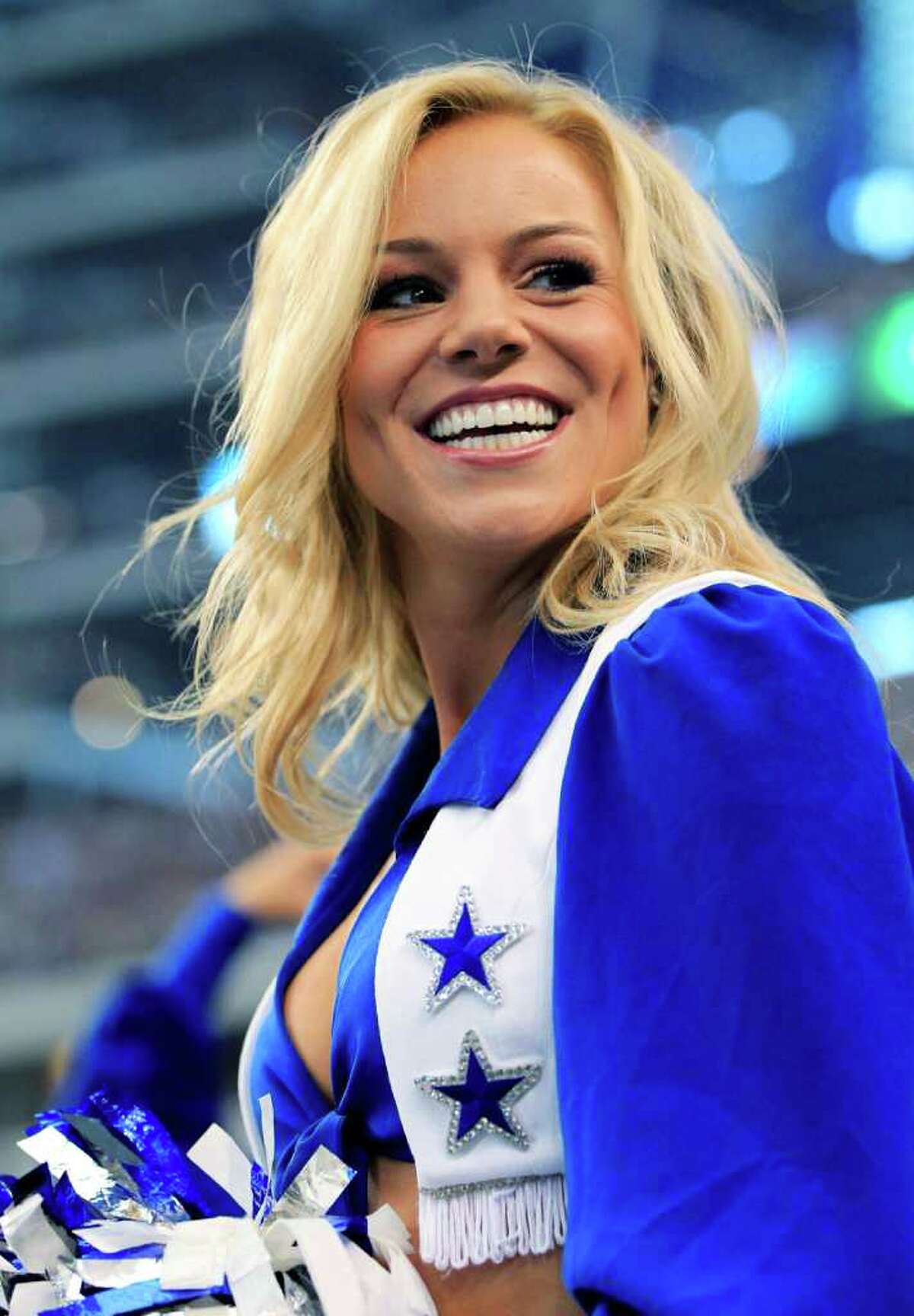 Dallas Cowboys Cheerleaders slip on swimsuits for calendar