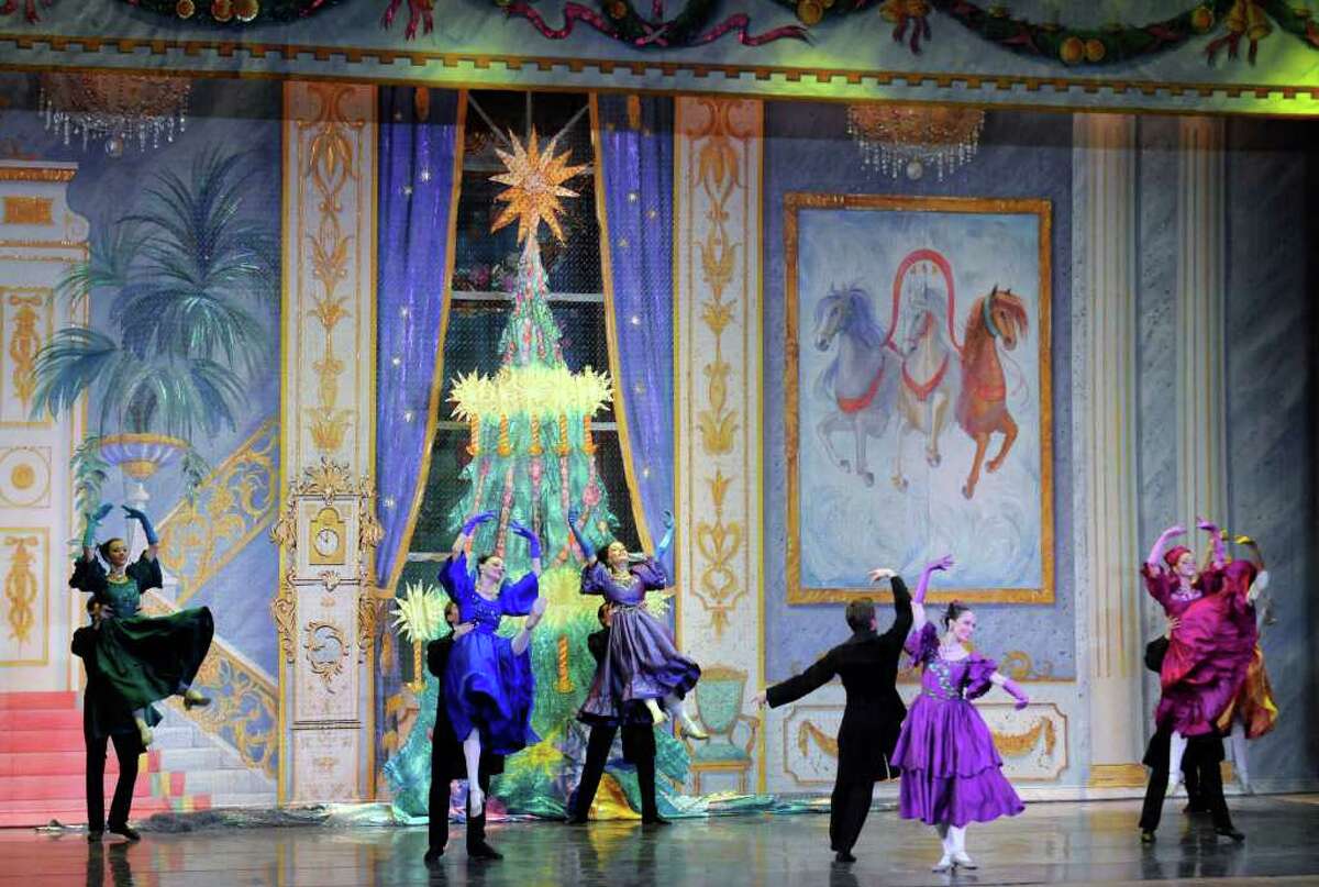 'Nutcracker' short on magic