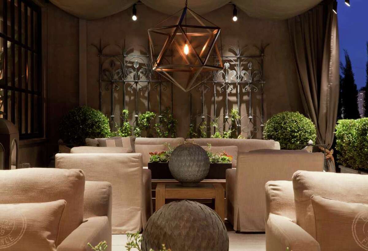 Restoration Hardware draws a crowd
