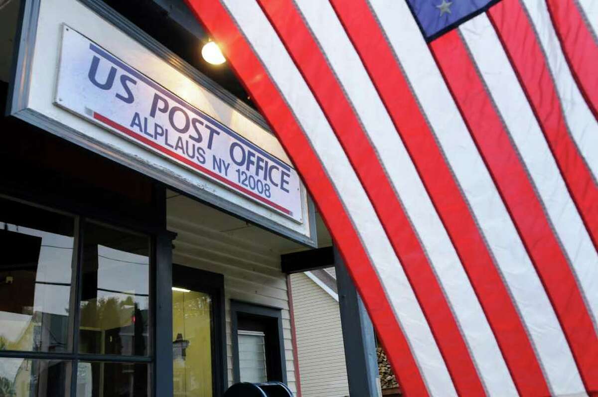 grantham-post-office-services-open-in-whsmith-store