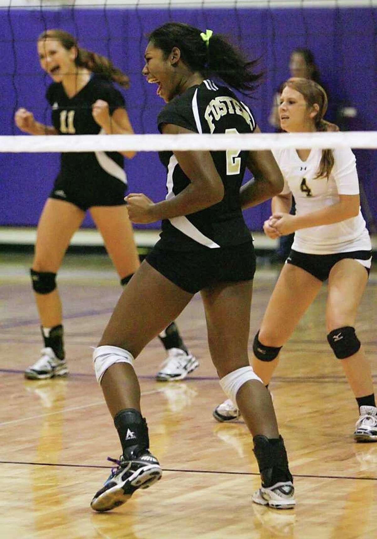 Volleyball Foster focused on goal