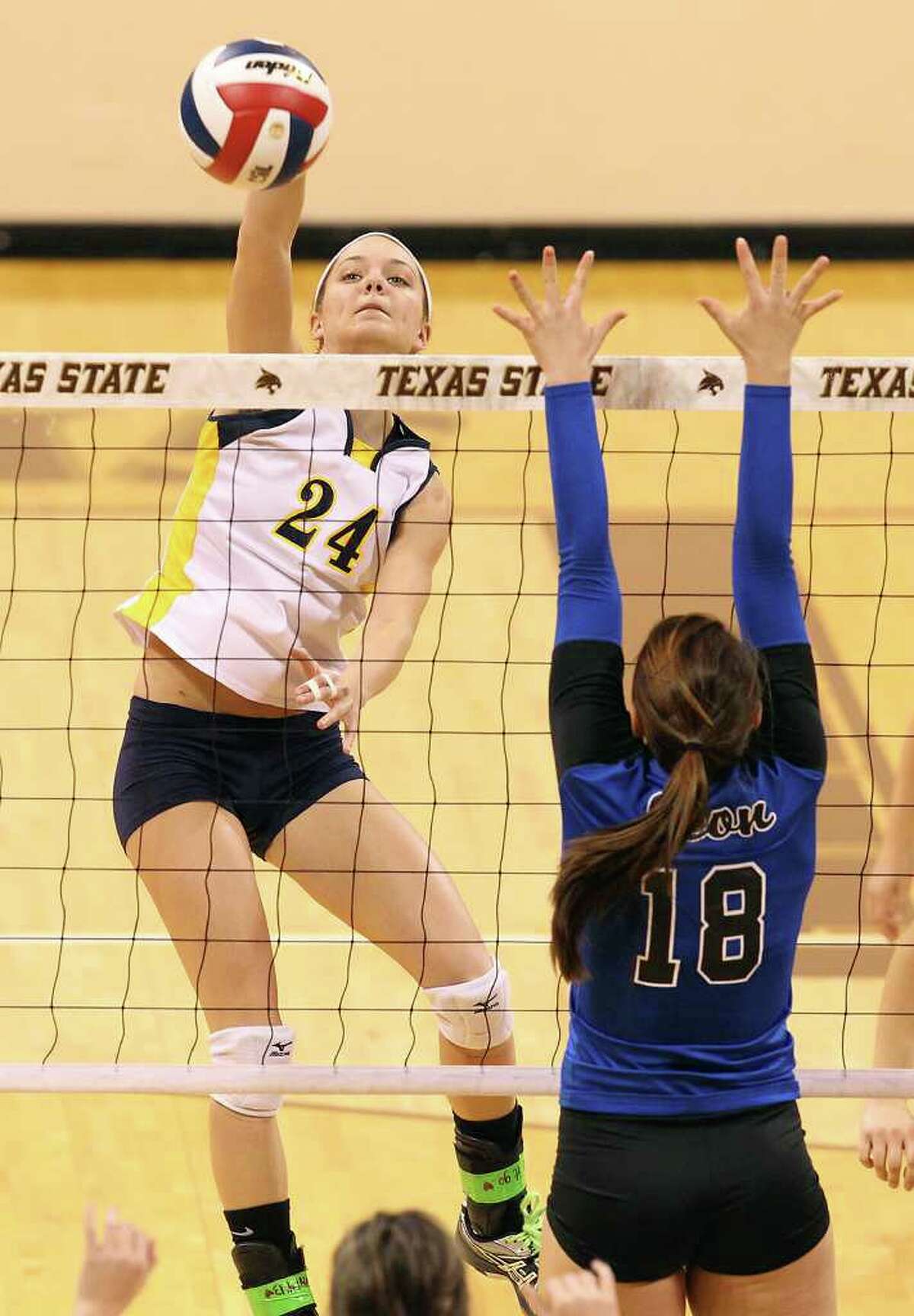 Poth advances to 2A state volleyball championship