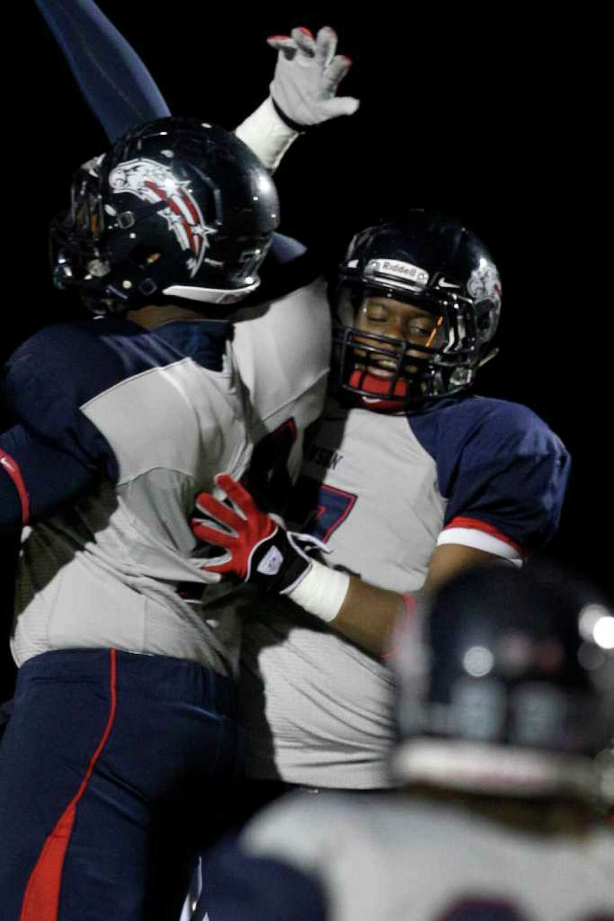 Dawson routs Reagan 727 in area round