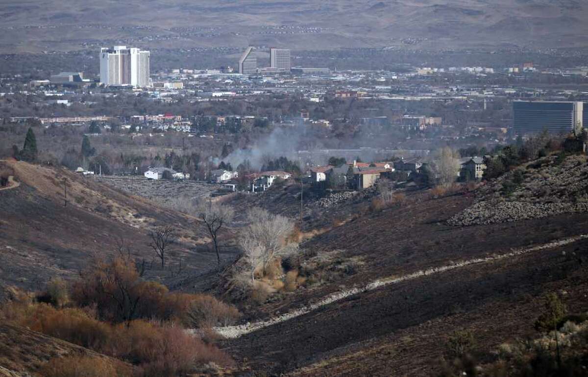 Firefighter burned, 25 homes damaged in Reno fire