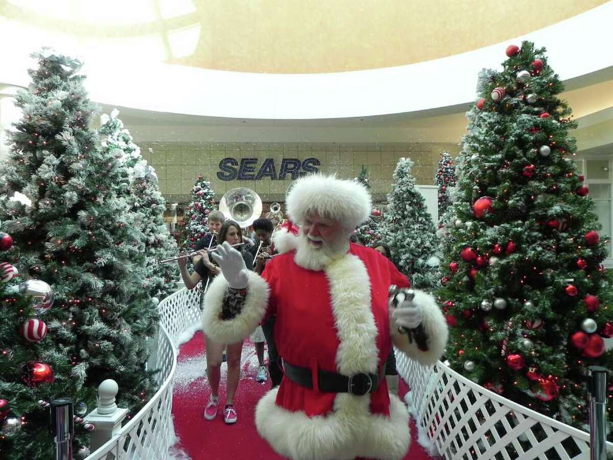 Santa's here! Kids meet jolly old St. Nick at Baybrook Mall