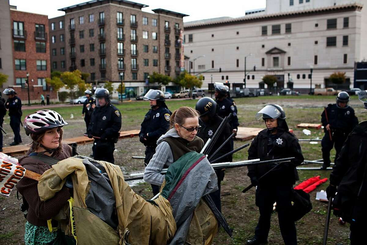 Protesters scramble to pack up their belongings before the 20 minute eviction deadline expires. Around 8 am, a few dozen OPD officers in riot gear came to the Occupy Oakland encampment that protesters set up Saturday night in the Uptown neighborhood at 19th Street and Telegraph Avenue and gave protesters 20 minutes to pack up their tents and leave the park on Sunday, November 20, 2010. Jason Henry/Special to The Chronicle