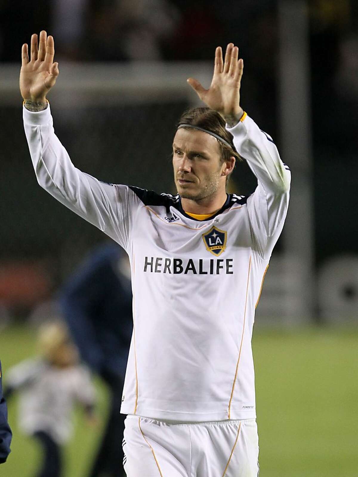 CARSON, CA - NOVEMBER 03: David Beckham #23 of the Los Angeles Galaxy waves to the crowd as he leaves the field after the game against the New York Red Bulls in their Western Conference Semifinal at The Home Depot Center on September 9, 2011 in Carson, California. The Galaxy won 2-1 to advance to the Conference Finals. (Photo by Stephen Dunn/Getty Images)