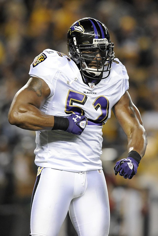 Injury to Ray Lewis Leaves Hole in Ravens' Core - The New York Times