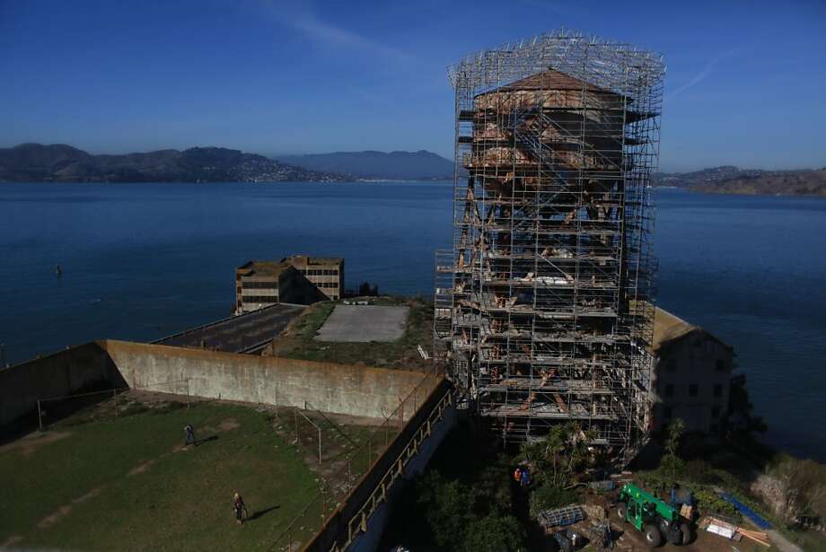 No escaping it - Alcatraz water tank gets face-lift - SFGate